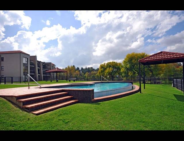 2 BEDROOM APARTMENT FOR SALE IN VANDERBIJLPARK SW 5